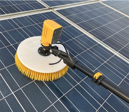Pööratav ühepealine päikesepaneelide puhastushari